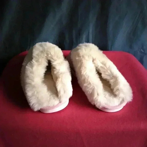 Unbranded Furry Slippers NWOT - Picture 3 of 4